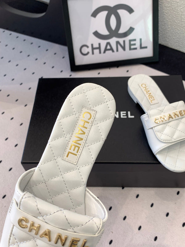 Ciabatte CC in pelle di vacchetta trapuntata bianca 147028