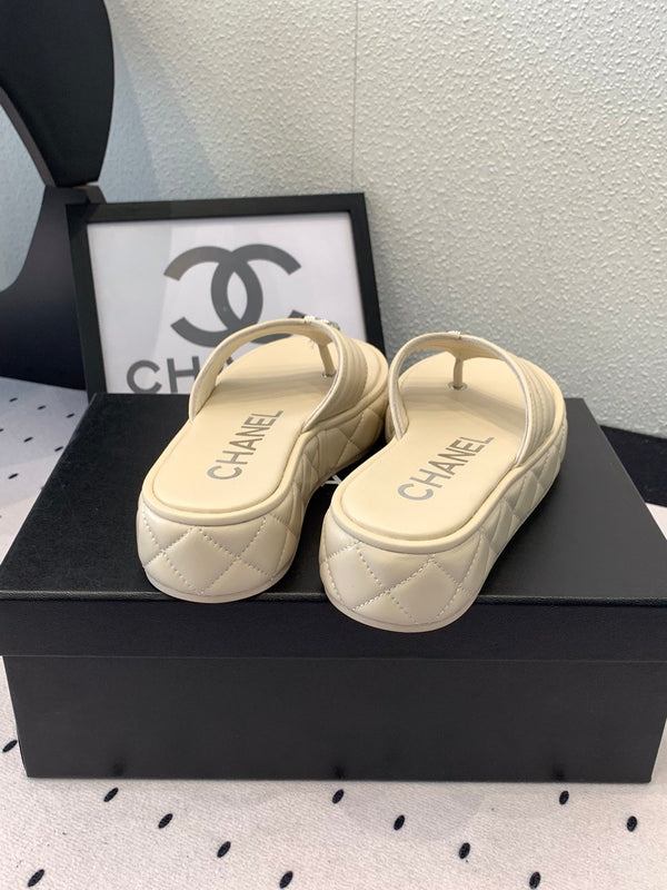 CC Thong Slippers In Ivory White Lambskin 147047