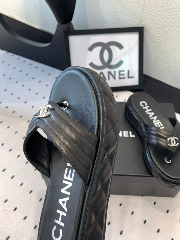 Ciabatte infradito CC in pelle di agnello nera 147051