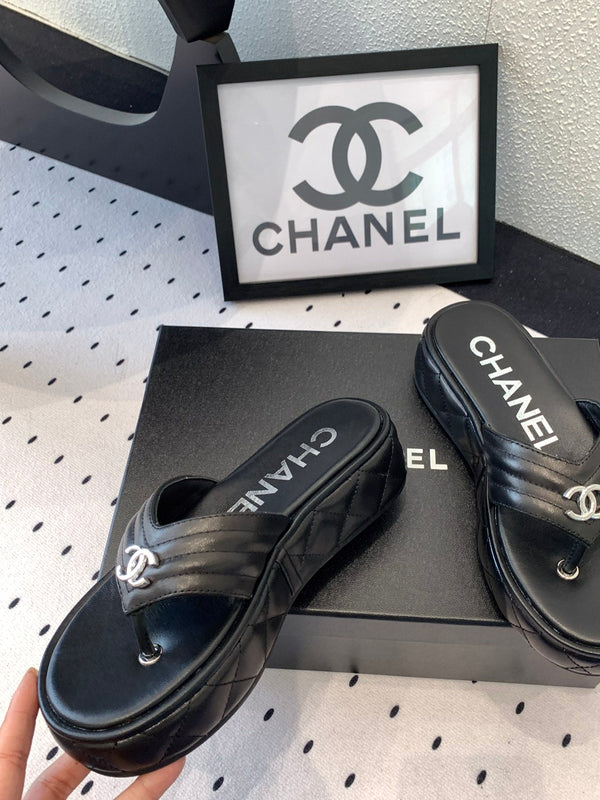 Ciabatte infradito CC in pelle di agnello nera 147051