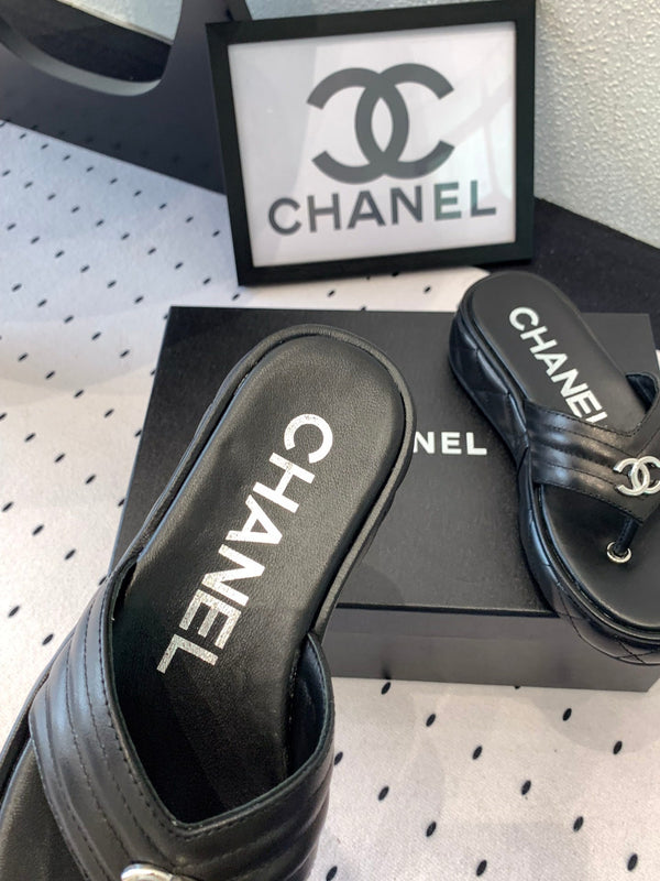 Ciabatte infradito CC in pelle di agnello nera 147051