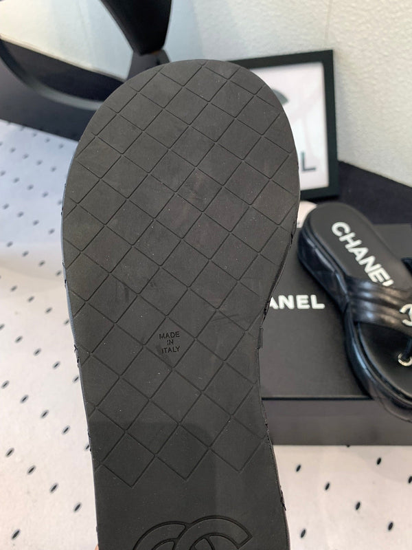 Ciabatte infradito CC in pelle di agnello nera 147051