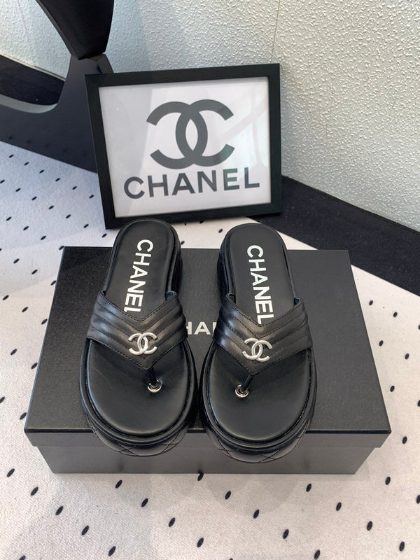 Ciabatte infradito CC in pelle di agnello nera 147051