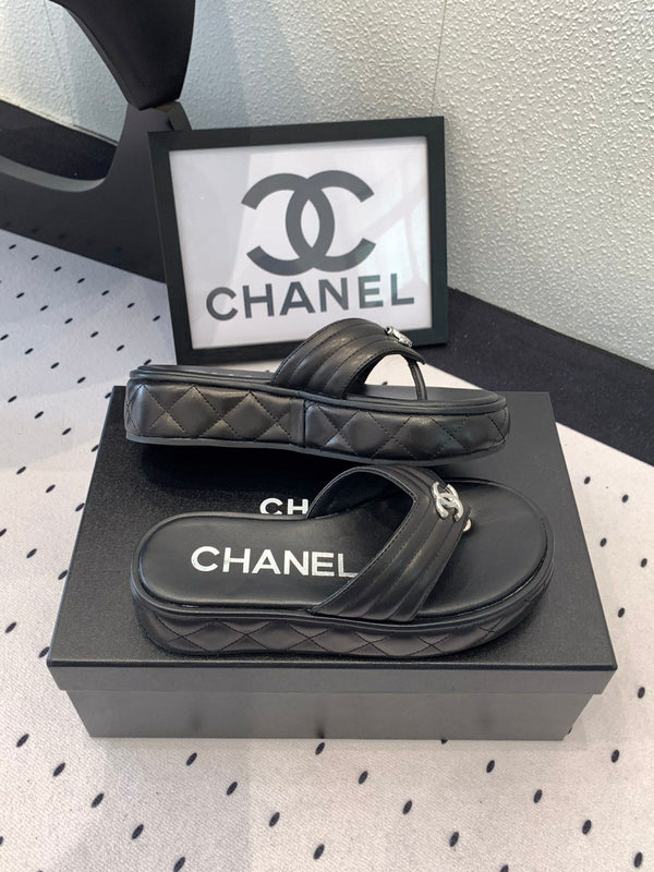 Ciabatte infradito CC in pelle di agnello nera 147051