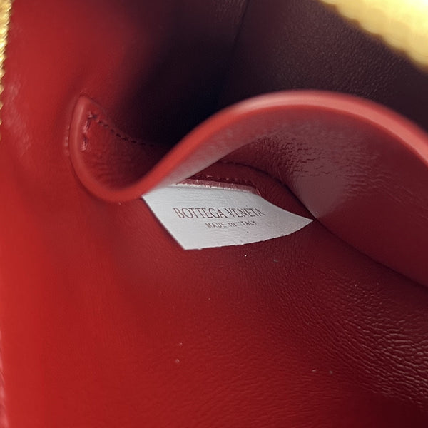 Borsa da concerto BV 18,5 cm in pelle di agnello rosso nudo