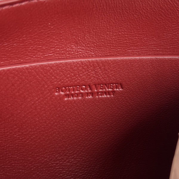 Borsa da concerto BV 18,5 cm in pelle di agnello rosso nudo