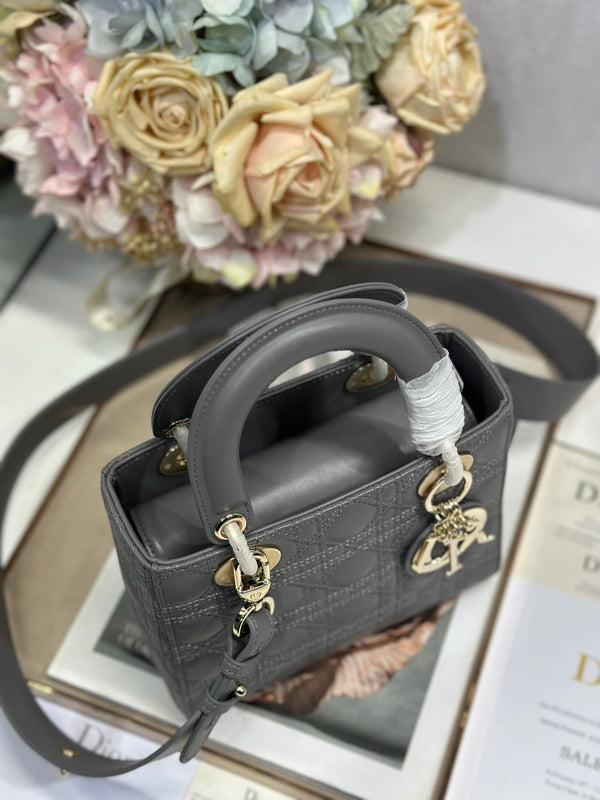 Sac CD Lady Dior en agneau gris