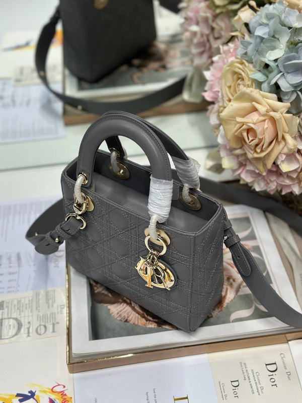 Sac CD Lady Dior en agneau gris