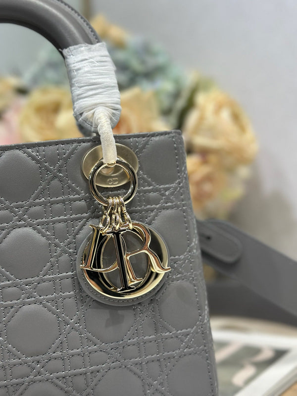Sac CD Lady Dior en agneau gris