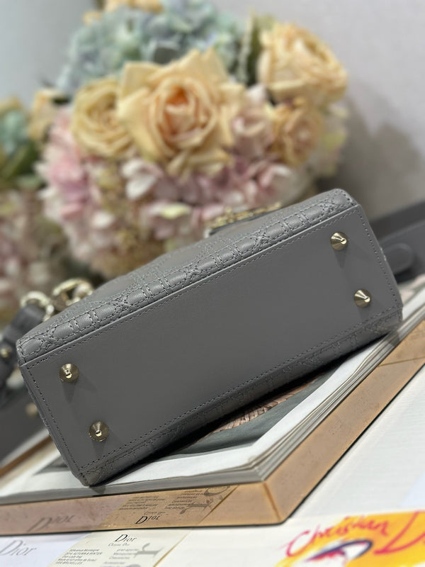 Sac CD Lady Dior en agneau gris