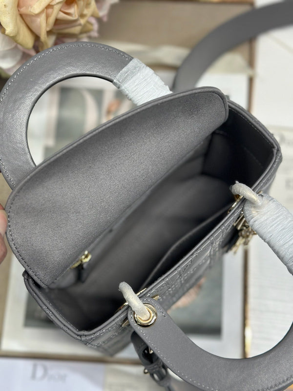 Sac CD Lady Dior en agneau gris