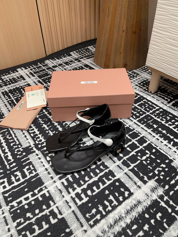 Miu High Thong Sandals With White Strap In Black Glossy Lambskin