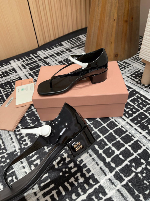 Miu High Thong Sandals With White Strap In Black Glossy Lambskin
