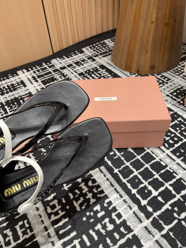 Miu High Thong Sandals With White Strap In Black Glossy Lambskin