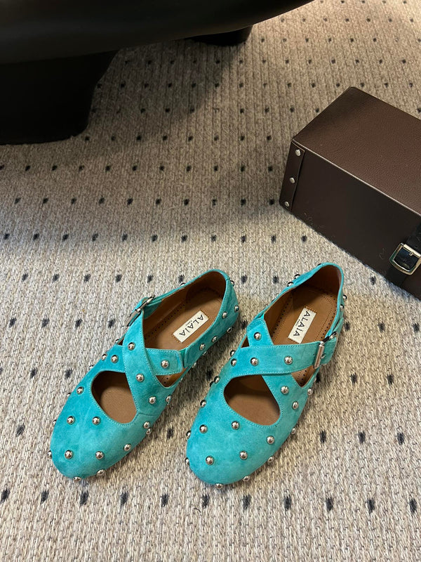 Ballerine Alaia 25 Criss Cross con borchie in pelle scamosciata di pecora verde laguna 303692