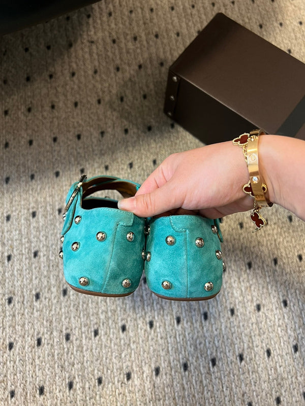 Ballerine Alaia 25 Criss Cross con borchie in pelle scamosciata di pecora verde laguna 303692