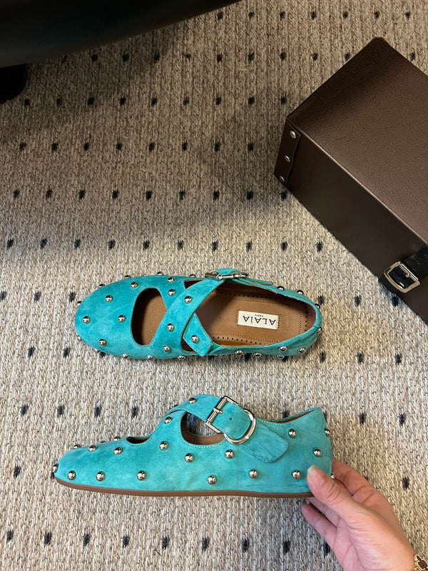 Ballerine Alaia 25 Criss Cross con borchie in pelle scamosciata di pecora verde laguna 303692