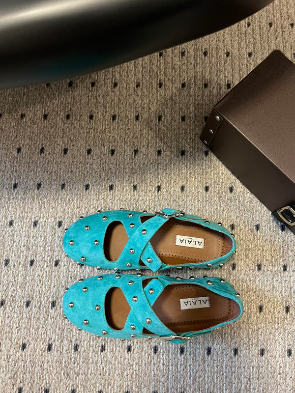 Ballerine Alaia 25 Criss Cross con borchie in pelle scamosciata di pecora verde laguna 303692