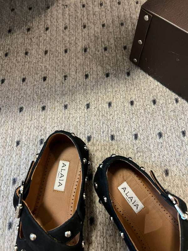 Alaia 25 Criss Cross con borchie Ballerine in pelle scamosciata nera di pecora 303693