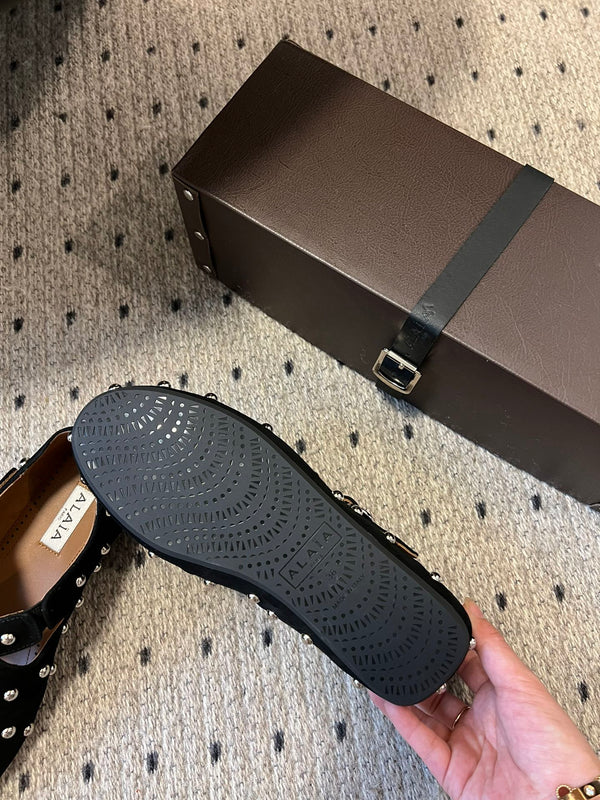 Alaia 25 Criss Cross con borchie Ballerine in pelle scamosciata nera di pecora 303693