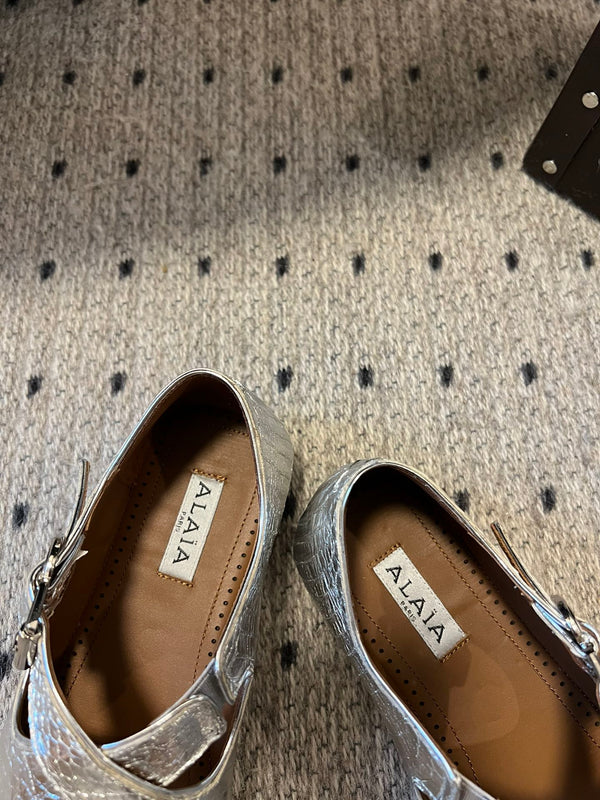 Alaia 25 Criss Cross con borchie Ballerine in pelle di pecora argentata 303696