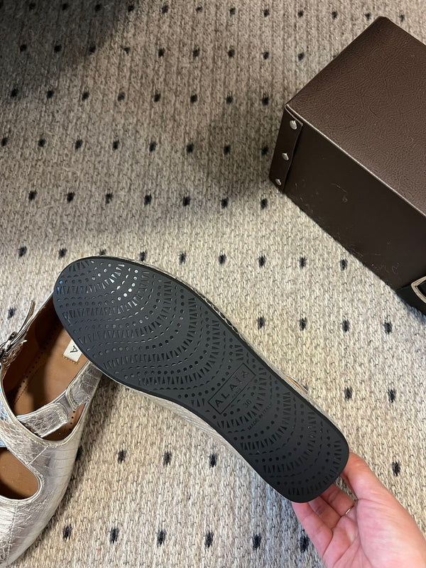 Alaia 25 Criss Cross con borchie Ballerine in pelle di pecora argentata 303696