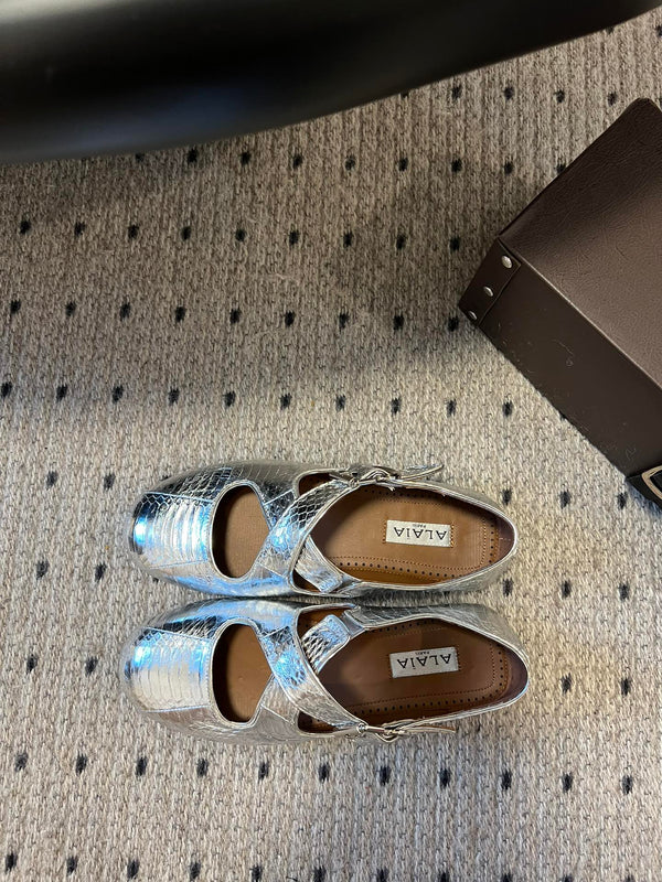 Alaia 25 Criss Cross con borchie Ballerine in pelle di pecora argentata 303696