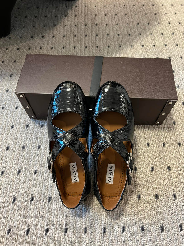 Alaia 25 Criss Cross With Stud Ballet Flats Black Sheepskin 303697