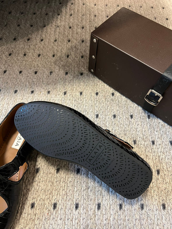 Alaia 25 Criss Cross With Stud Ballet Flats Black Sheepskin 303697