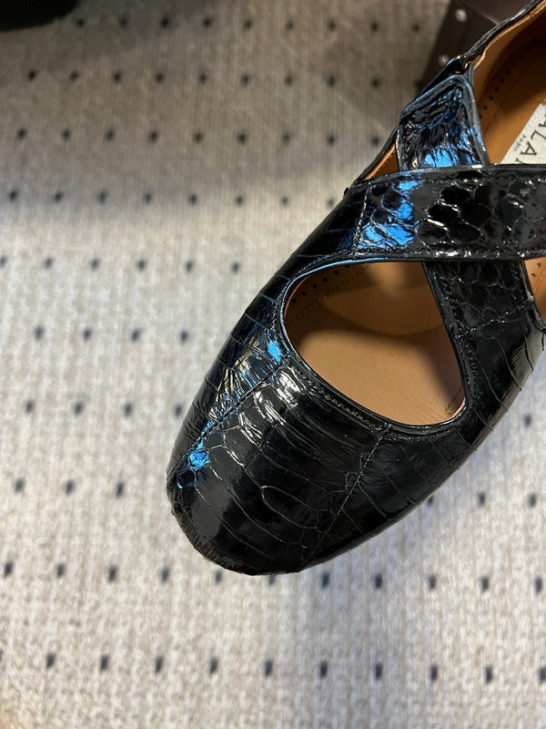 Alaia 25 Criss Cross With Stud Ballet Flats Black Sheepskin 303697