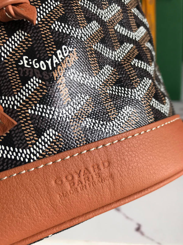 BORSA A SECCHIELLO PETIT FLOT 22 IN TELA GOYARDINE NERA E FINITURE IN PELLE DI AGNELLO COLOR TAN
