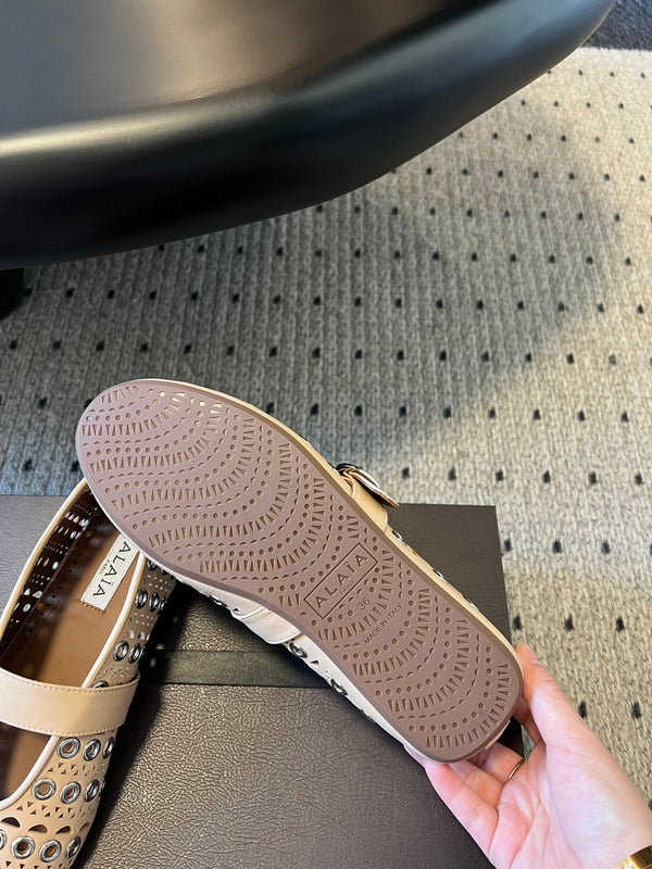 Alaia 25 Vienne With Eyelets Ballet Flats Nude Lambskin 303718