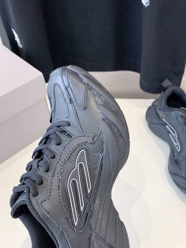 MONDAY SHOE IN BLACK COWSKIN AND POLYESTER