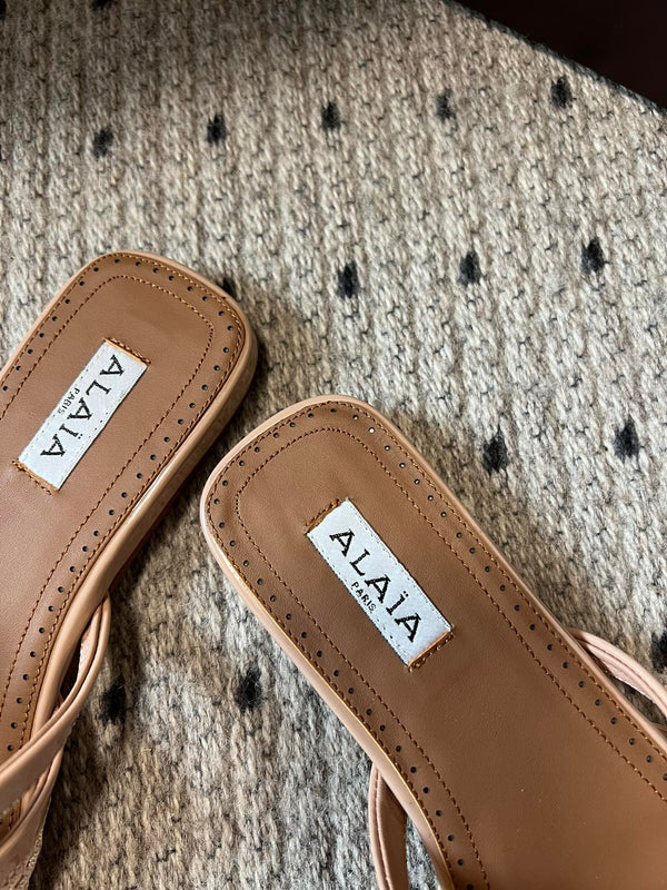 Alaia 25 Infradito Fishnet Flat Mules Nude Lampskin 303707