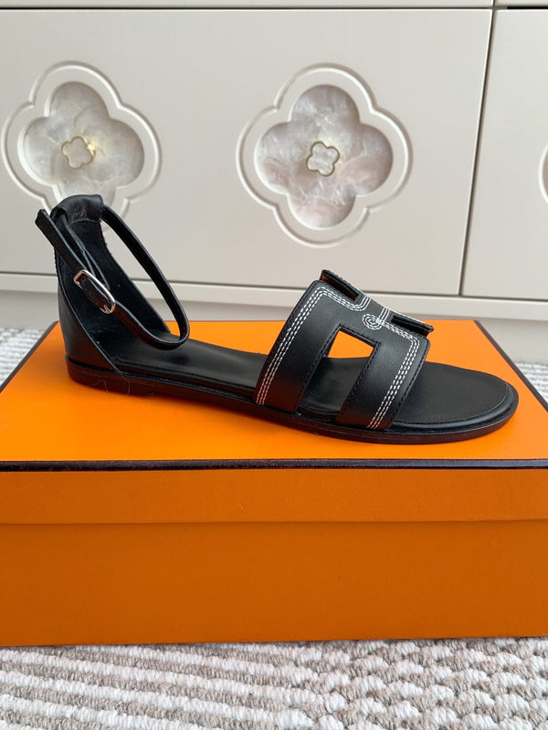 HM 25 Santorini Black Calfskin White Embroidery Thread