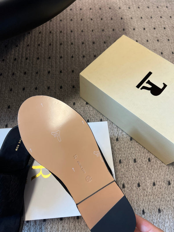 Signum Flat Sandal in Black Sheepskin And Horse Hair 282424