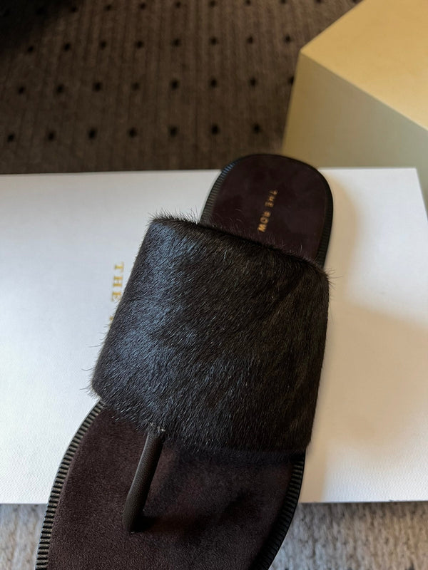 Signum Flat Sandal in Chocoldate Sheepskin And Horse Hair 282425