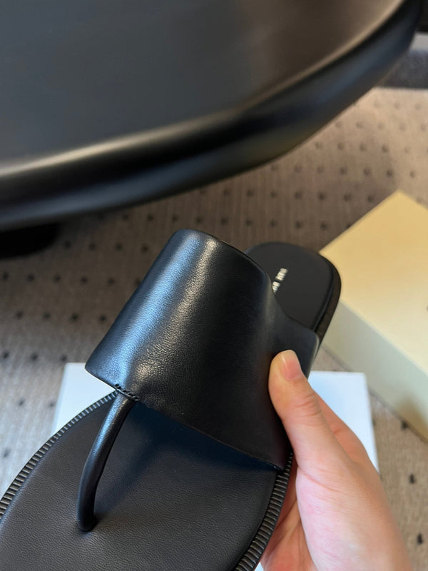 Sandalo piatto Signum in pelle di pecora nera 282427