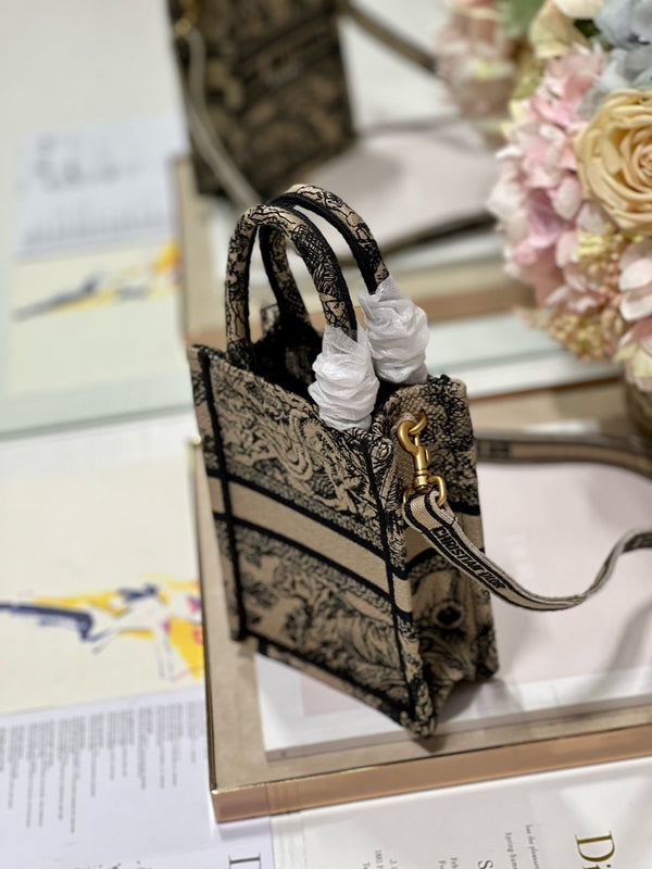 CD Apricot Tiger Mini Book Tote 13.5 cm 336428