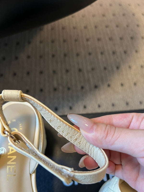 Sandali con plateau CC 25SS 5,5 cm in pelle di pecora beige 319627