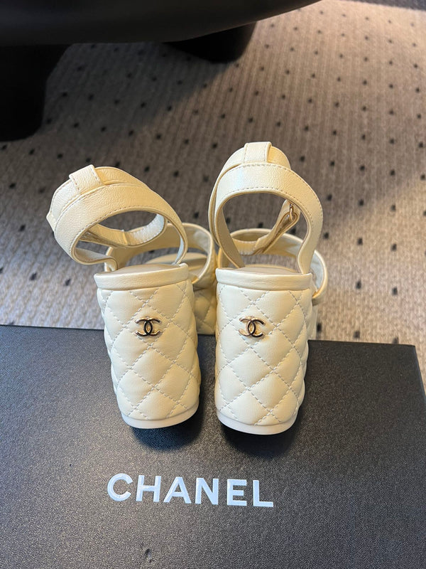 Sandali con plateau CC 25SS 5,5 cm in pelle di pecora beige 319627