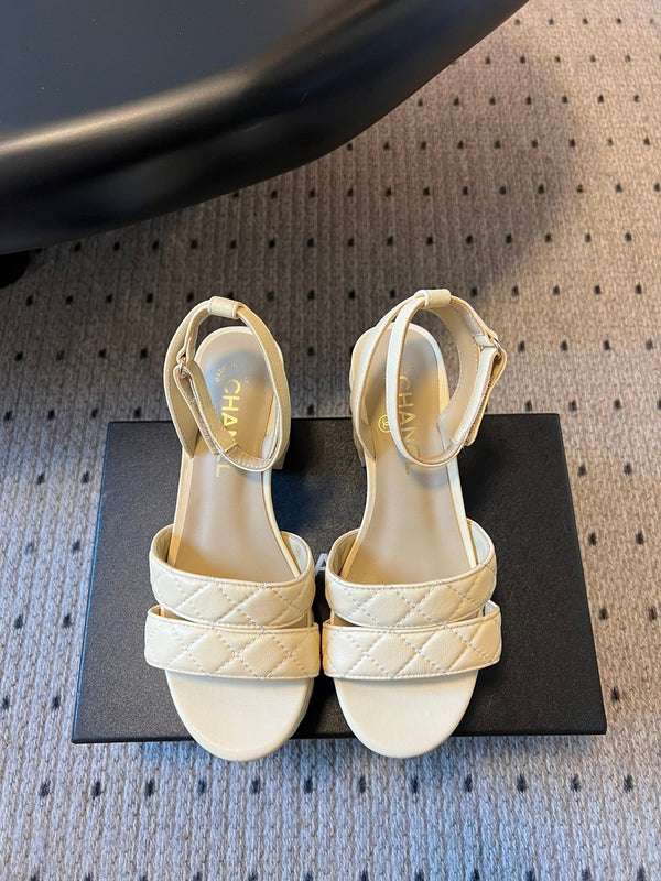 Sandali con plateau CC 25SS 5,5 cm in pelle di pecora beige 319627