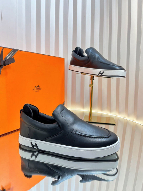 Mocassini retrò HM British in pelle scamosciata nera 317075