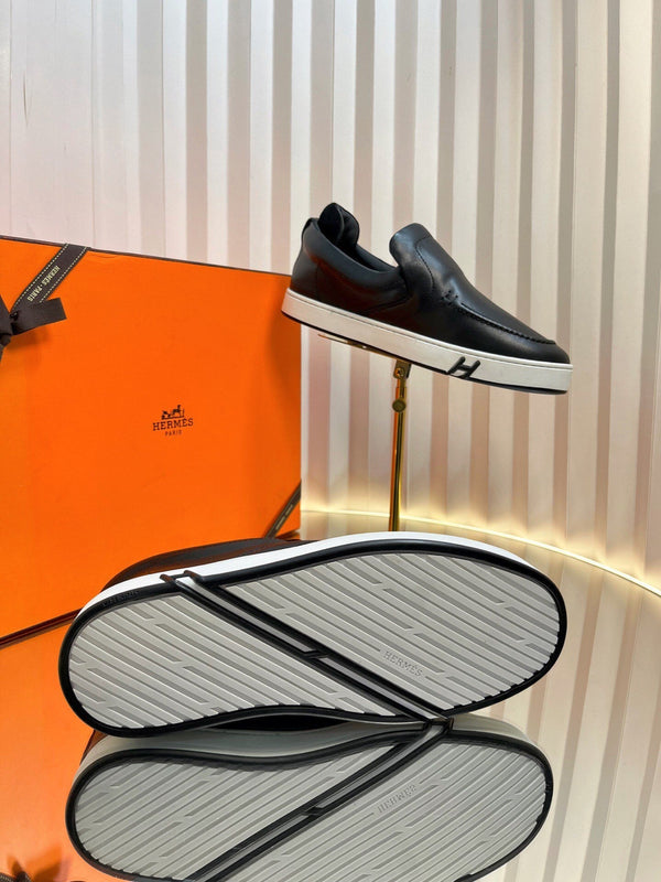 Mocassini retrò HM British in pelle scamosciata nera 317075