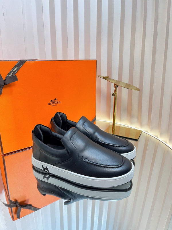 Mocassini retrò HM British in pelle scamosciata nera 317075