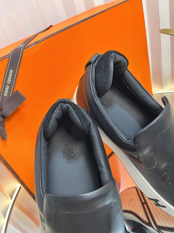 Mocassini retrò HM British in pelle scamosciata nera 317075