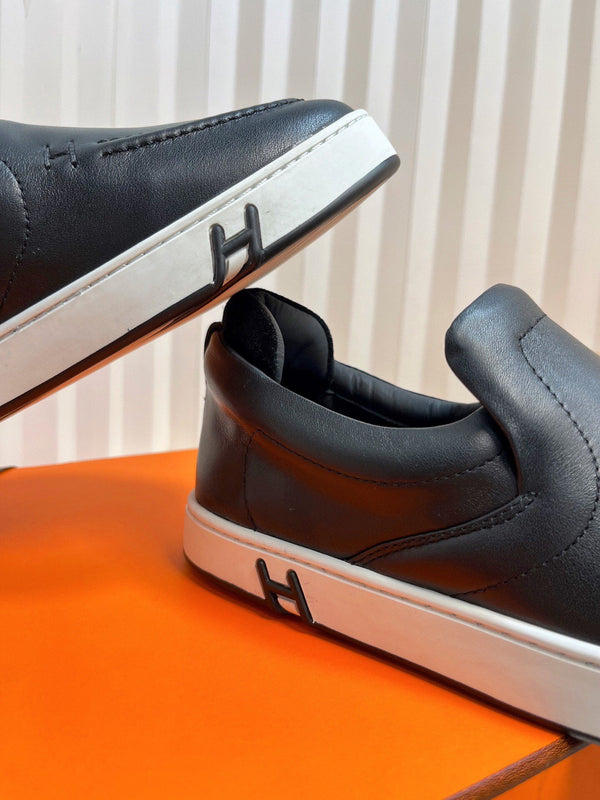 Mocassini retrò HM British in pelle scamosciata nera 317075