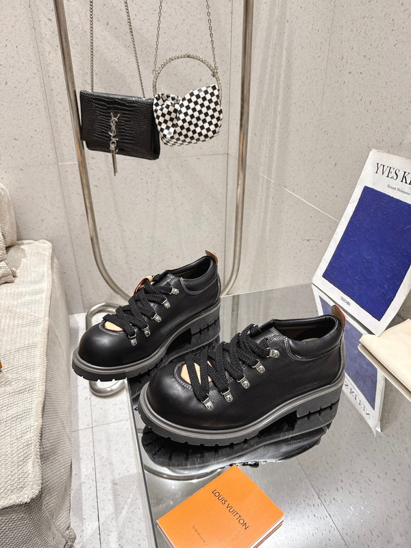 Scarpe da trekking LV Pharrell e Nigo in pelle di pecora nera 383741