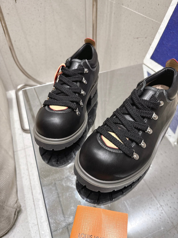 Scarpe da trekking LV Pharrell e Nigo in pelle di pecora nera 383741