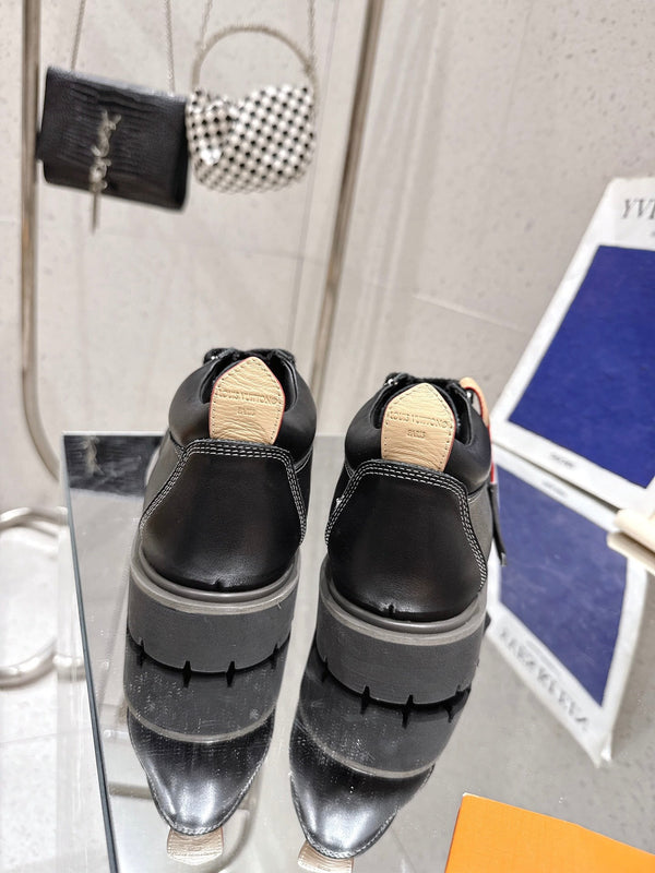 Scarpe da trekking LV Pharrell e Nigo in pelle di pecora nera 383741